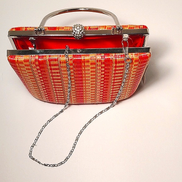 d'margeaux clutch purse silver chain strap and silver handle. - Picture 8 of 12